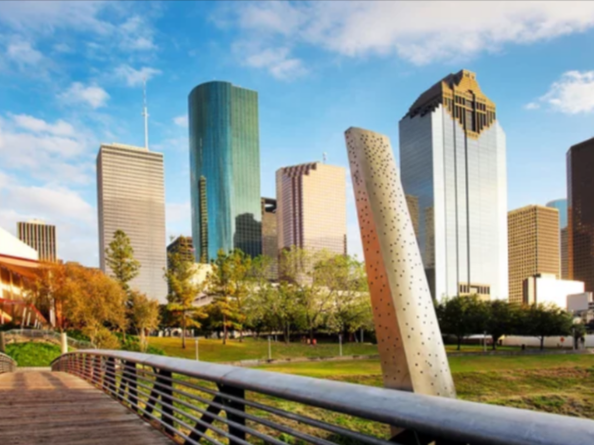 Retiring in Houston: Pros and Cons for Space City Seniors